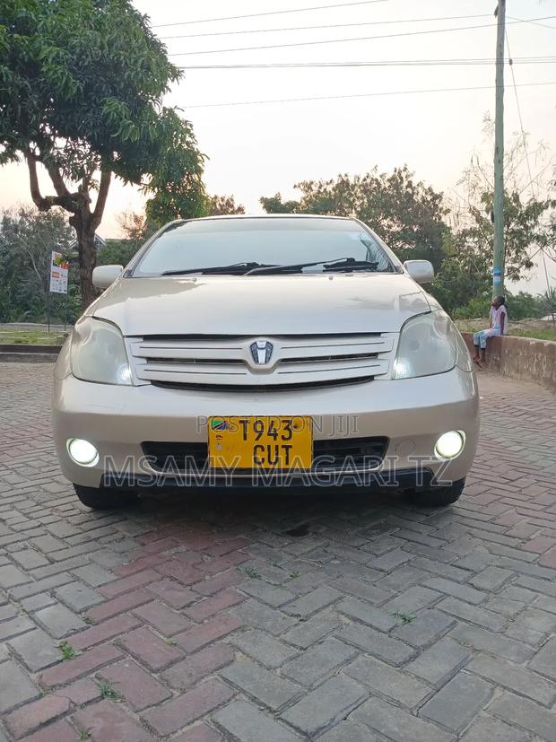 Toyota IST 2003 Gold