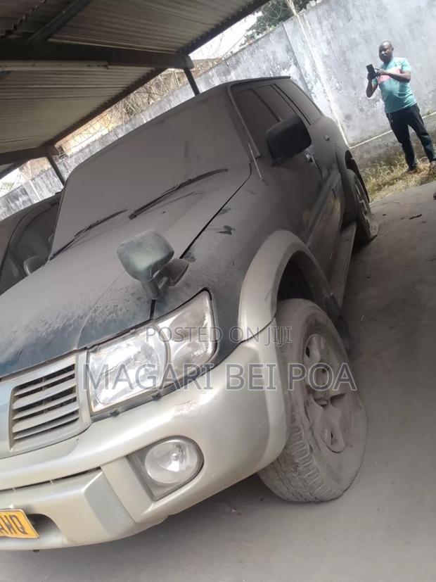 Nissan Patrol 2000 Blue