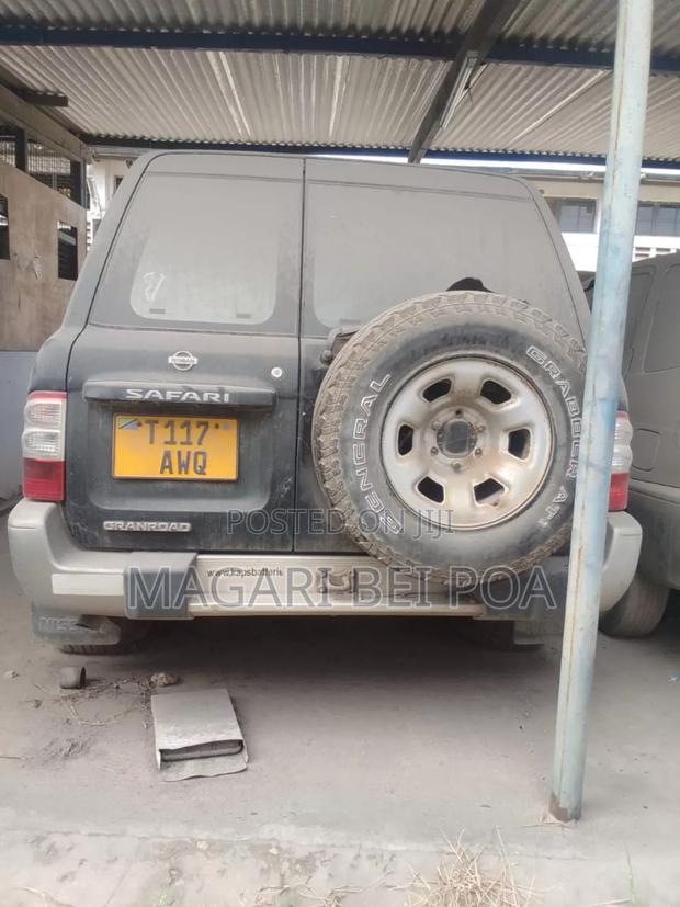 Nissan Patrol 2000 Blue