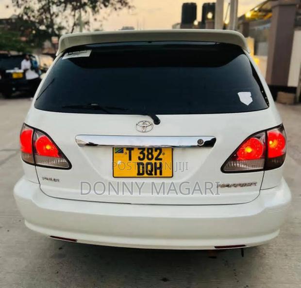 Toyota Harrier 2004 White