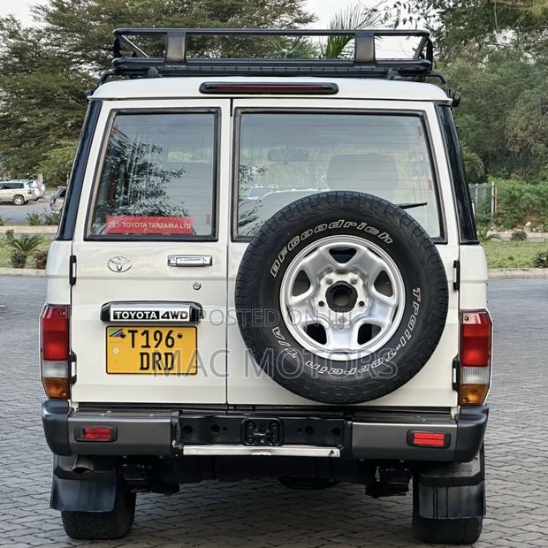 Toyota Land Cruiser 2018 White