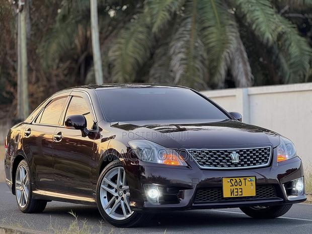 Toyota Crown 2012 Burgundy