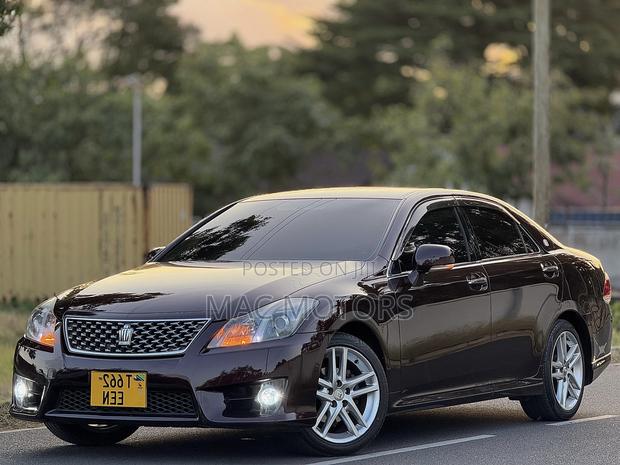 Toyota Crown 2012 Burgundy