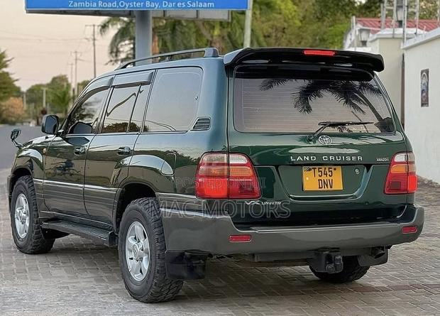 Toyota Land Cruiser 2004 Green