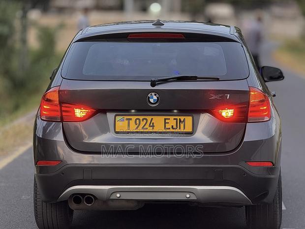 BMW X1 sDrive28i 4dr SUV (2.0L 4cyl Turbo 8A) 2014 Gray