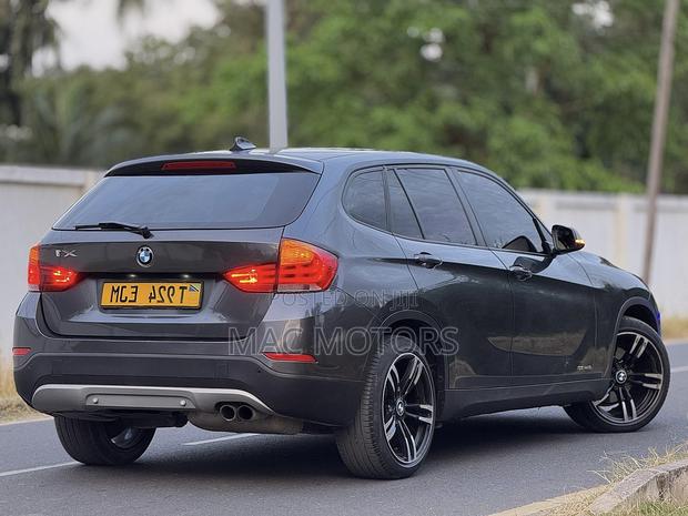 BMW X1 sDrive28i 4dr SUV (2.0L 4cyl Turbo 8A) 2014 Gray