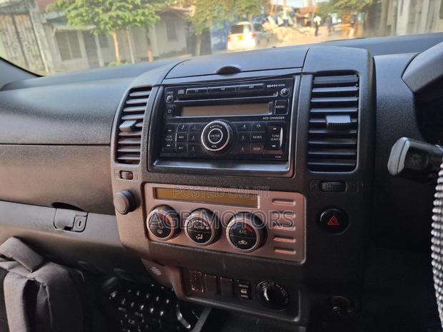 Nissan Navara 2007 Black