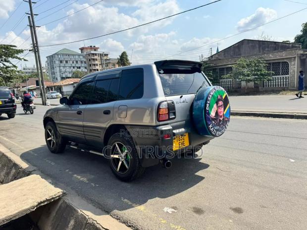 Toyota RAV4 Base 4x4 1999 Silver