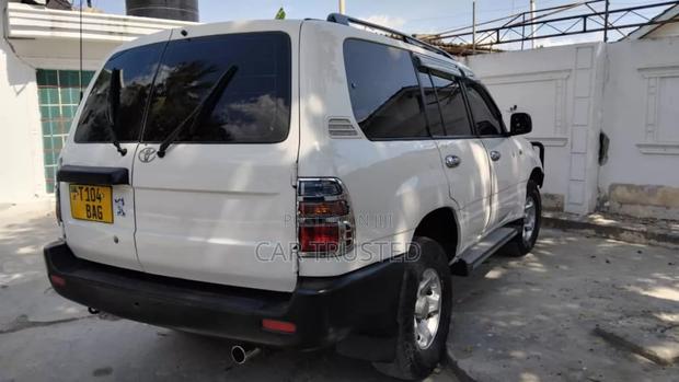 Toyota Land Cruiser 90 1998 White