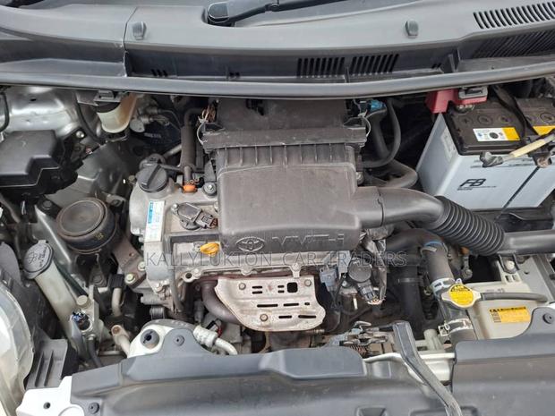 Toyota Ractis 2006 Silver