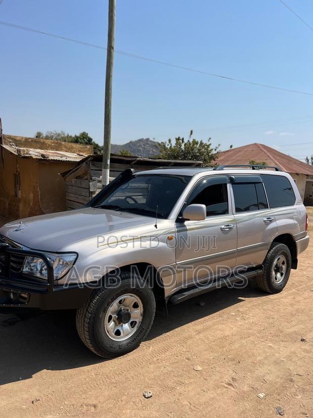 Toyota Land Cruiser 2004 Silver