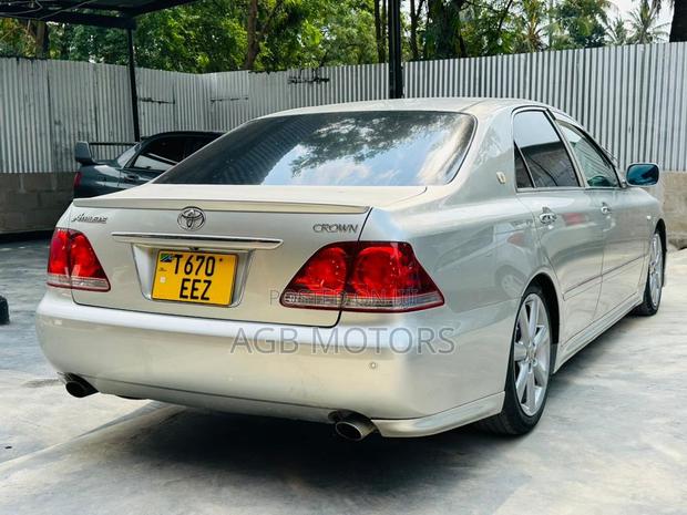 Toyota Crown Royale 2005 Silver