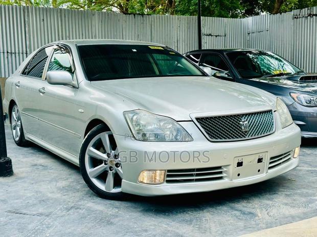 Toyota Crown Royale 2005 Silver