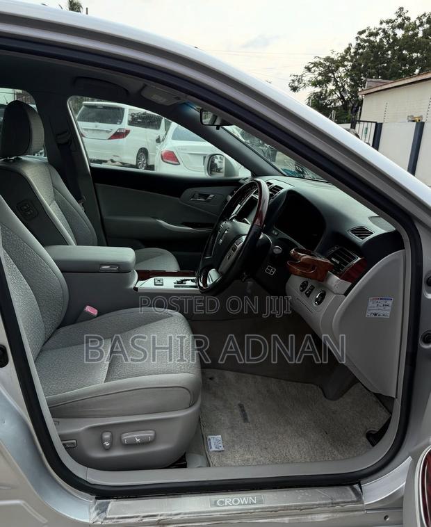 Toyota Crown 2010 Silver
