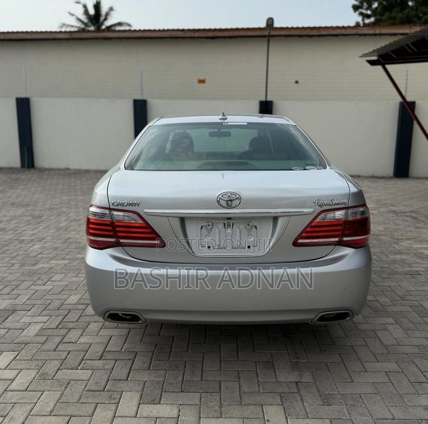 Toyota Crown 2010 Silver