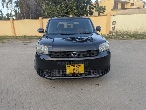 Toyota Corolla Rumion Hatchback 1.5 FWD 2010 Black