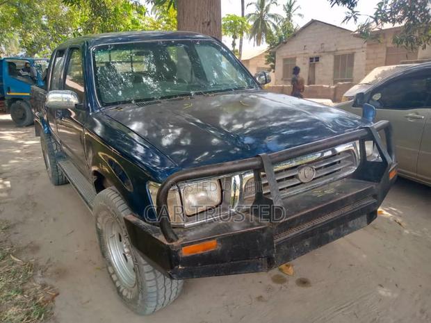 Toyota Hilux 1998 Black