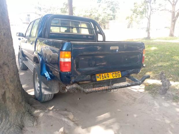 Toyota Hilux 1998 Black