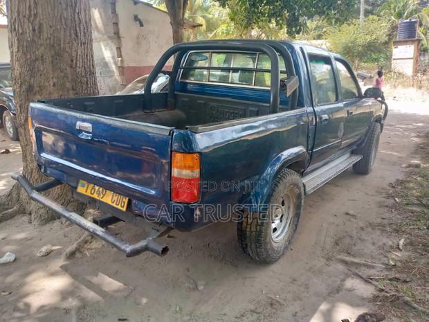 Toyota Hilux 1998 Black