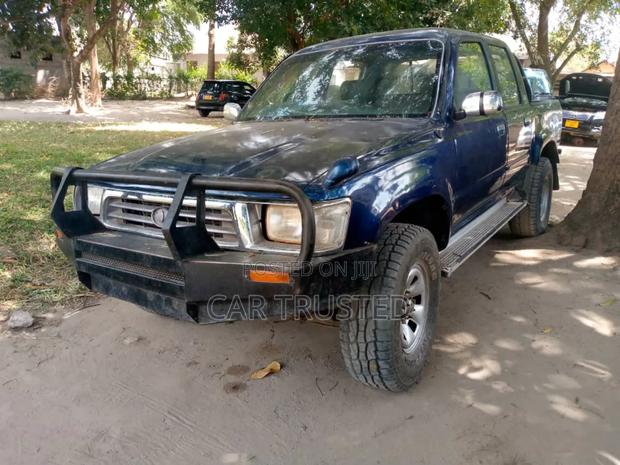 Toyota Hilux 1998 Black