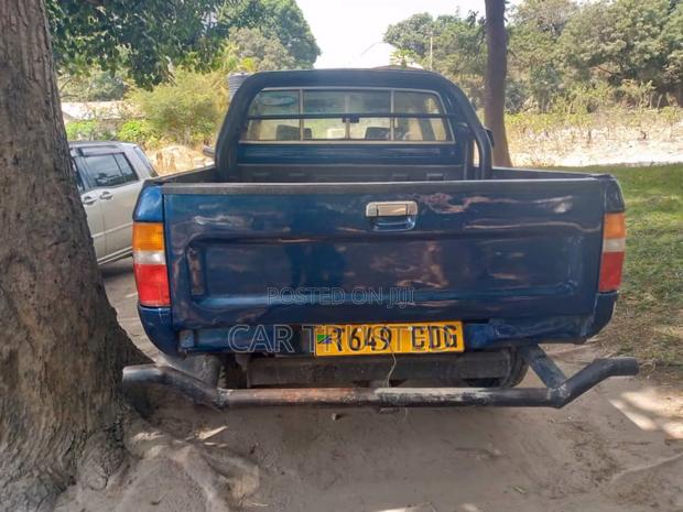 Toyota Hilux 1998 Black