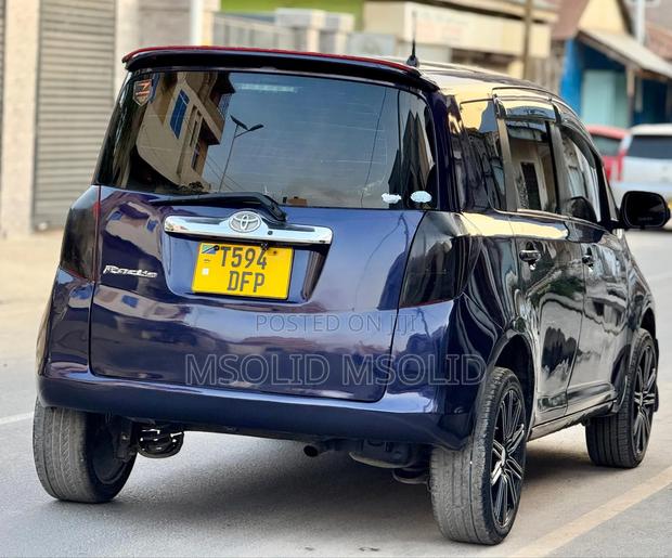 Toyota Ractis 2005 Blue