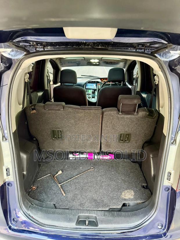 Toyota Ractis 2005 Blue