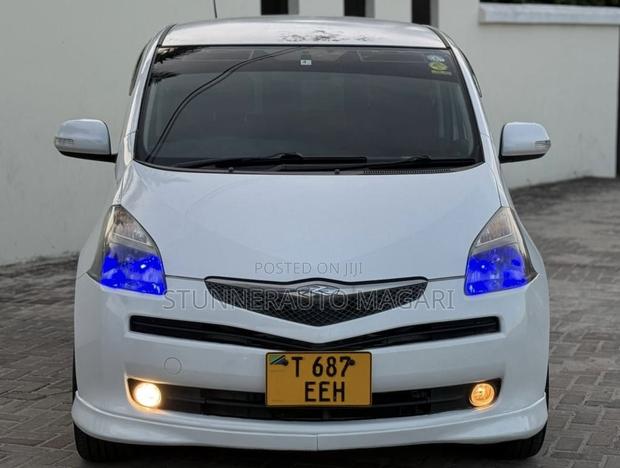 Toyota Ractis 2005 White