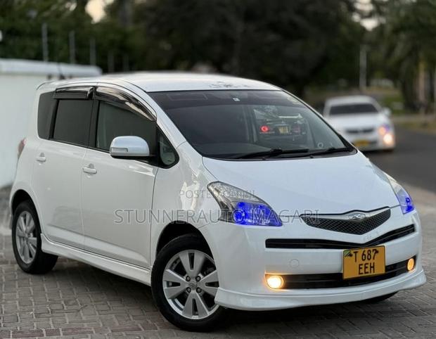 Toyota Ractis 2005 White