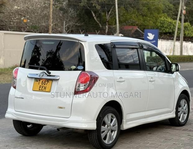 Toyota Ractis 2005 White