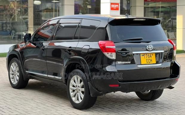 Toyota Vanguard 2010 Black