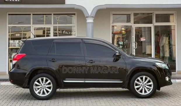 Toyota Vanguard 2010 Black