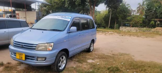 Toyota Noah 2003 Blue