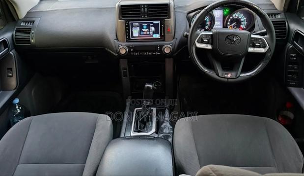 Toyota Land Cruiser Prado 2011 White