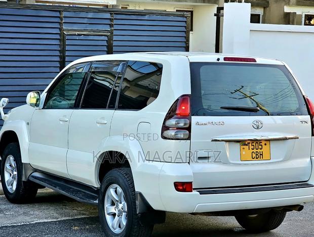 Toyota Land Cruiser Prado 2005 White