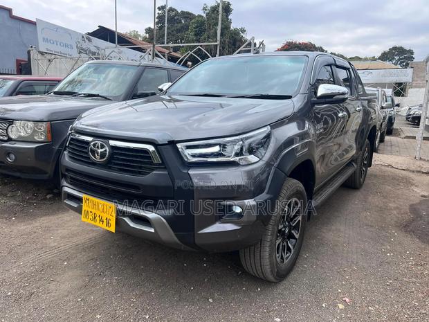 Toyota Hilux 2022 Gray