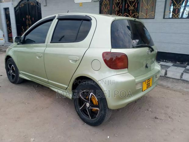 Toyota Vitz 2005 Beige