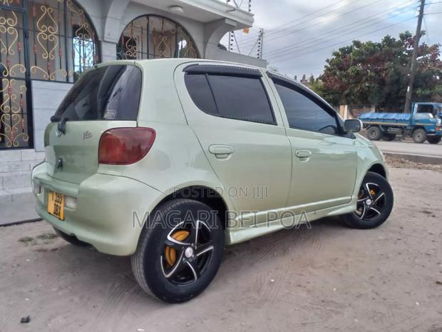 Toyota Vitz 2005 Beige