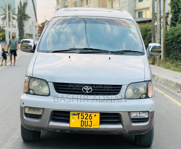 Toyota Noah 2.0 FWD (8 Seater) 2001 Pearl