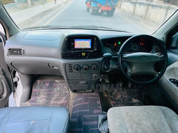 Toyota Noah 2.0 FWD (8 Seater) 2001 Pearl