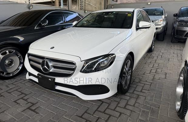 Mercedes-Benz E220 2016 Pearl