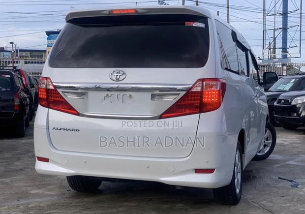 Toyota Alphard 2.4 Petrol FWD 2013 White