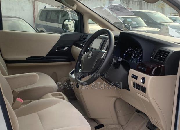 Toyota Alphard 2.4 Petrol FWD 2013 White