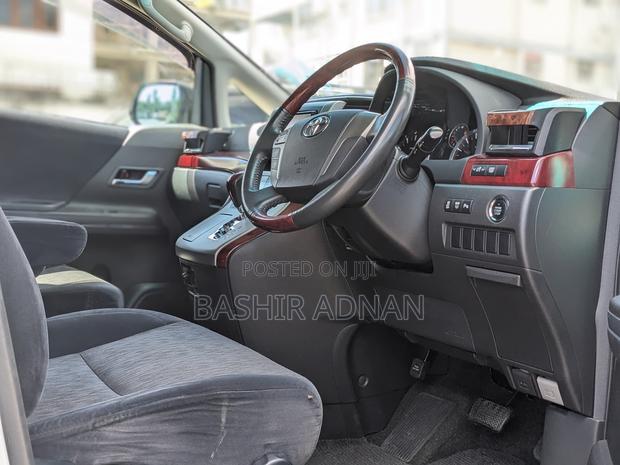 Toyota Alphard 2.4 Petrol FWD 2009 White