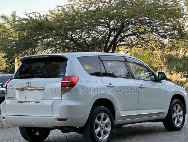 Toyota Vanguard 2010 Pearl