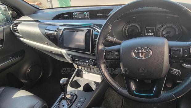 Toyota Hilux 2020 Blue