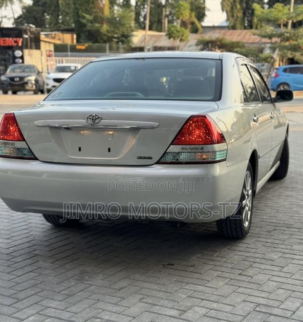 Toyota Mark II 2004 Silver