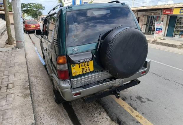 Toyota Land Cruiser Prado 2000 Green