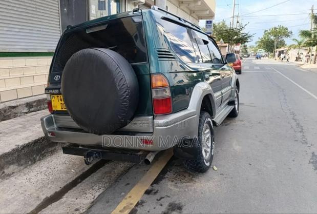 Toyota Land Cruiser Prado 2000 Green