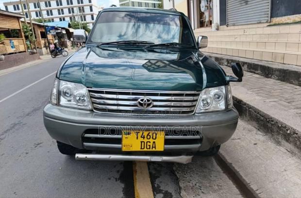 Toyota Land Cruiser Prado 2000 Green